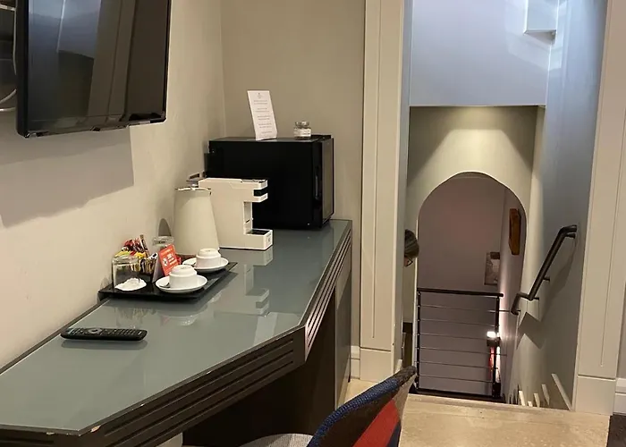 Accademia Hotel